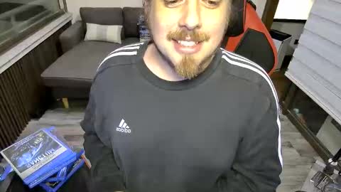 Snapshot of maxredz chatting on 03.05.25 Max online show from 03.05.25