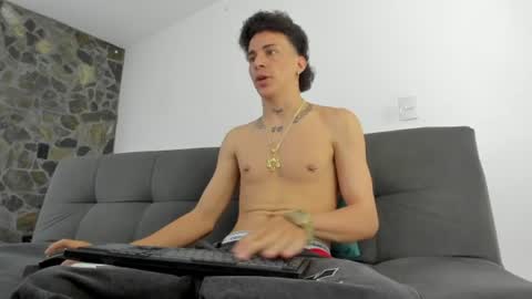 Snapshot of maxxx_bigcock chatting on 06.25.26 Max online show from 06.25.26