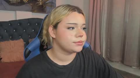 Maxine Minx online show from 02.25.25