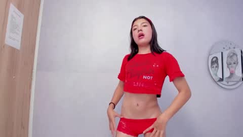 Snapshot of may_fox06 chatting on 02.14.25 MAY online show from 02.14.25