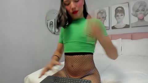 Snapshot of may_fox06 chatting on 02.15.25 MAY online show from 02.15.25