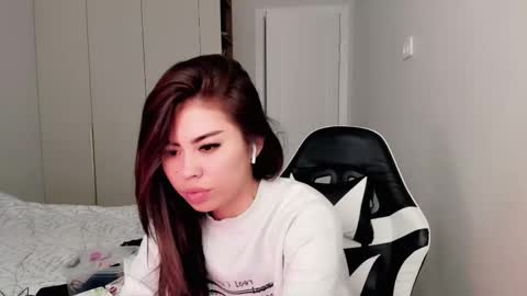 Mia online show from 03.05.26