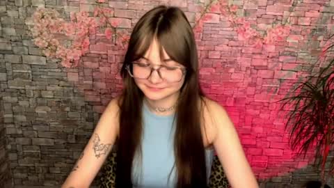 Snapshot of may_rollins chatting on 05.21.26 may online show from 05.21.26