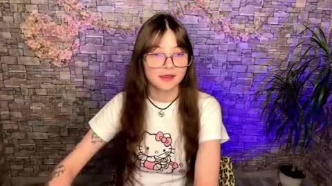 Snapshot of may_rollins chatting on 05.26.26 may online show from 05.26.26
