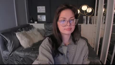 Snapshot of maya___muse chatting on 05.18.26 Maya online show from 05.18.26