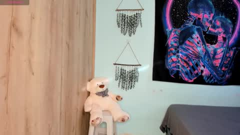 Snapshot of maya__fox chatting on 02.10.25 OF mayitta19 online show from 02.10.25