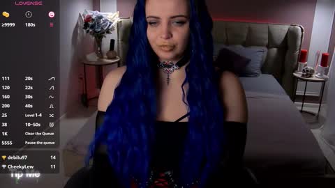 Maya Mils online show from 11.07.25