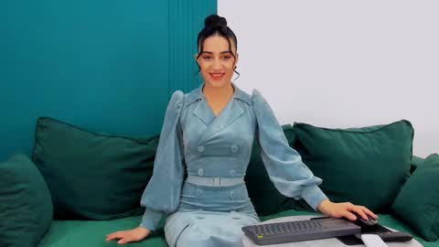 Snapshot of maya_rogerss chatting on 02.08.25 Maya online show from 02.08.25