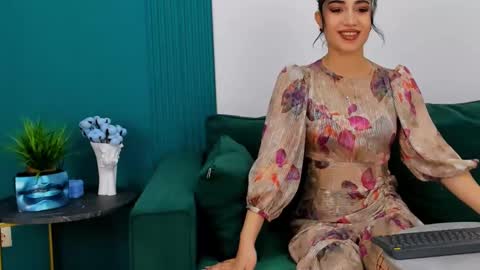 Snapshot of maya_rogerss chatting on 02.23.25 Maya online show from 02.23.25