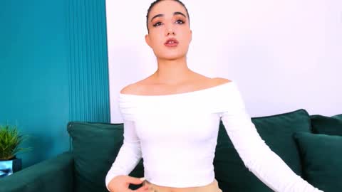 Snapshot of maya_rogerss chatting on 09.11.25 Maya online show from 09.11.25