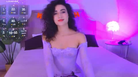 Snapshot of maya_rogerss chatting on 10.26.25 Maya online show from 10.26.25