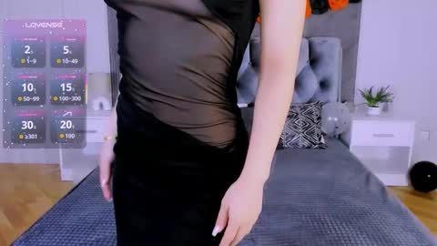 Snapshot of maya_rogerss chatting on 10.30.25 Maya online show from 10.30.25