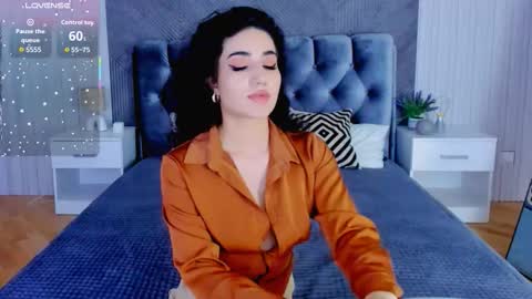 Snapshot of maya_rogerss chatting on 12.01.25 Maya online show from 12.01.25