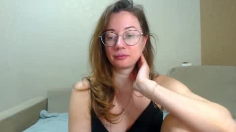 Snapshot of mayacateyes chatting on 04.18.26 Maya online show from 04.18.26