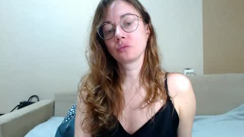 Snapshot of mayacateyes chatting on 04.19.26 Maya online show from 04.19.26