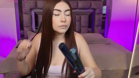 Maya Vexx online show from 06.25.26
