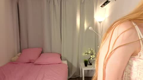 Snapshot of maybaybe chatting on 06.04.26 Alice online show from 06.04.26