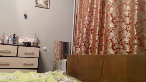 Snapshot of maybe_doll chatting on 11.09.25 maybe_doll online show from 11.09.25