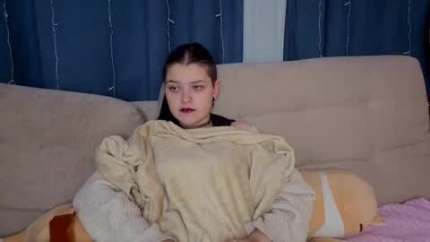 Snapshot of maybellspitz chatting on 01.07.26 Lalli online show from 01.07.26