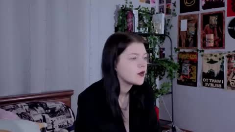 Snapshot of maybellspitz chatting on 01.16.26 Lalli online show from 01.16.26