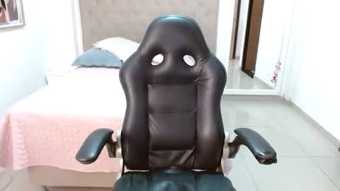 Snapshot of maydivaxox chatting on 01.10.26 MAYA online show from 01.10.26