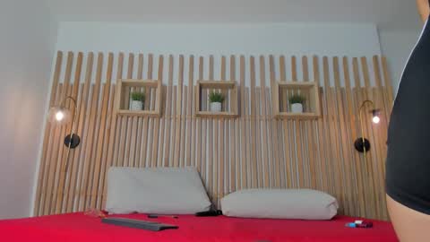 Snapshot of maye_wells_ chatting on 12.18.25 Maye Wells online show from 12.18.25