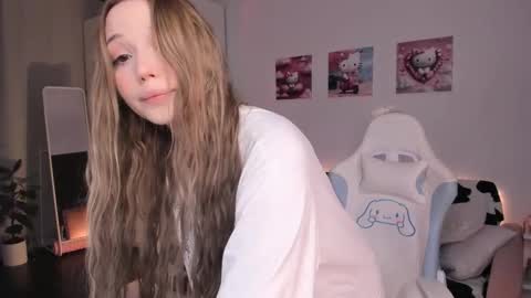 Snapshot of mayya_cuute chatting on 02.10.25 Mila online show from 02.10.25