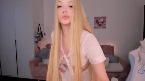 Snapshot of mayya_cuute chatting on 09.29.25 Mila online show from 09.29.25