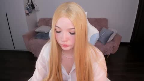 Snapshot of mayya_cuute chatting on 10.08.25 Mila online show from 10.08.25