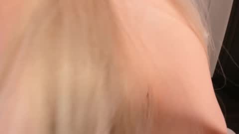 Snapshot of mayya_cuute chatting on 12.19.25 Mila online show from 12.19.25