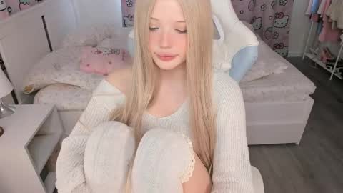 Snapshot of mayya_cuute chatting on 04.25.26 Mila online show from 04.25.26