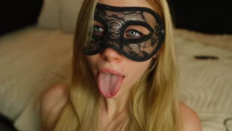 Snapshot of mbca chatting on 01.30.25 Anna IG mbca anna online show from 01.30.25