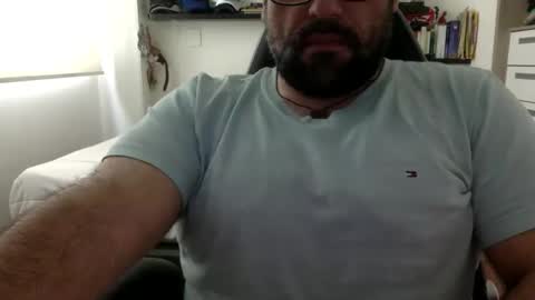 Snapshot of mbotve chatting on 06.04.26 VzlaMan online show from 06.04.26