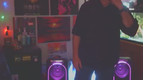 Snapshot of mdtpoker chatting on 10.23.25 Poker online show from 10.23.25