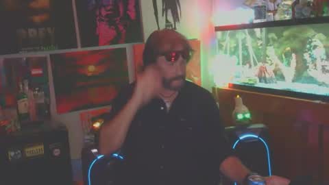 Snapshot of mdtpoker chatting on 11.19.25 Poker online show from 11.19.25