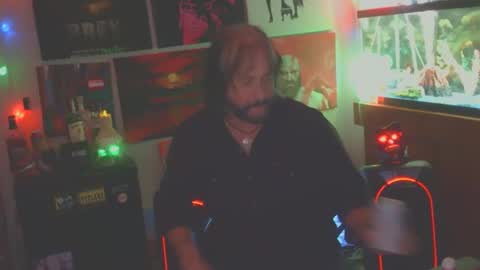 Snapshot of mdtpoker chatting on 12.18.25 Poker online show from 12.18.25