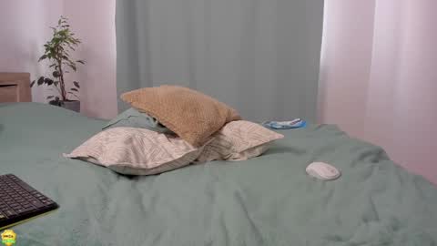 Snapshot of me__ow chatting on 02.18.25 Nessa online show from 02.18.25