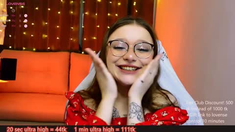 Snapshot of me_hanna chatting on 12.11.24 Hanna online show from 12.11.24