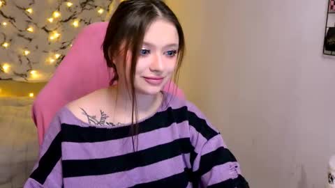 Snapshot of me_hanna chatting on 02.12.25 Hanna online show from 02.12.25