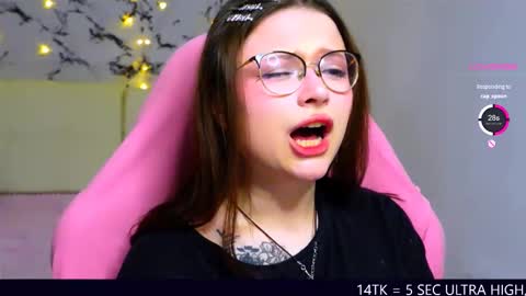 Snapshot of me_hanna chatting on 03.09.25 Hanna online show from 03.09.25