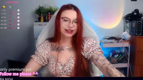 Snapshot of me_hanna chatting on 10.20.25 Hanna online show from 10.20.25