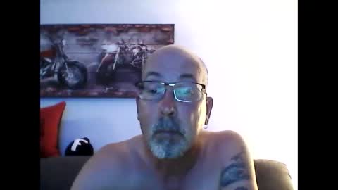 Snapshot of meathome3 chatting on 09.27.25 me at home online show from 09.27.25