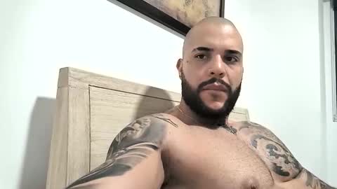 Snapshot of medellindrak chatting on 11.28.25 filippoae online show from 11.28.25