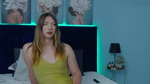 Snapshot of medeyastar chatting on 11.08.25 Medea online show from 11.08.25