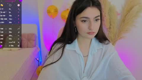 Snapshot of medina_andress chatting on 05.22.26 Dina online show from 05.22.26