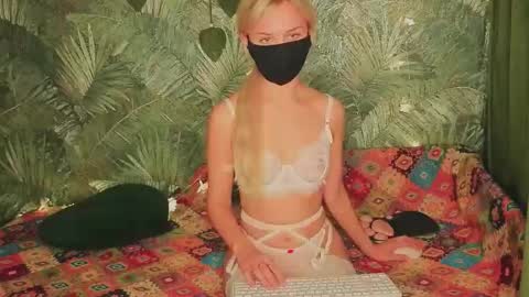 Snapshot of meeeewmeeeeow chatting on 10.24.25 meeeewmeeeeow online show from 10.24.25