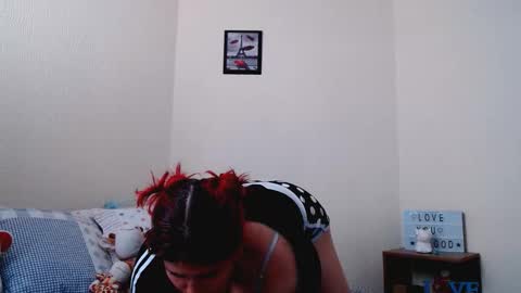 Snapshot of meehturt chatting on 11.11.25 anna online show from 11.11.25