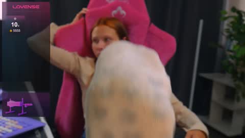 Snapshot of meek_cutie chatting on 09.10.25 meek_cutie online show from 09.10.25