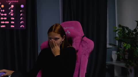 Snapshot of meek_cutie chatting on 09.23.25 meek_cutie online show from 09.23.25