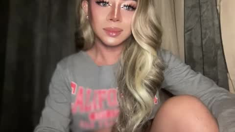 Snapshot of meetmehalfway888 chatting on 11.26.25 GODDESS OF ALL GODDESSES online show from 11.26.25